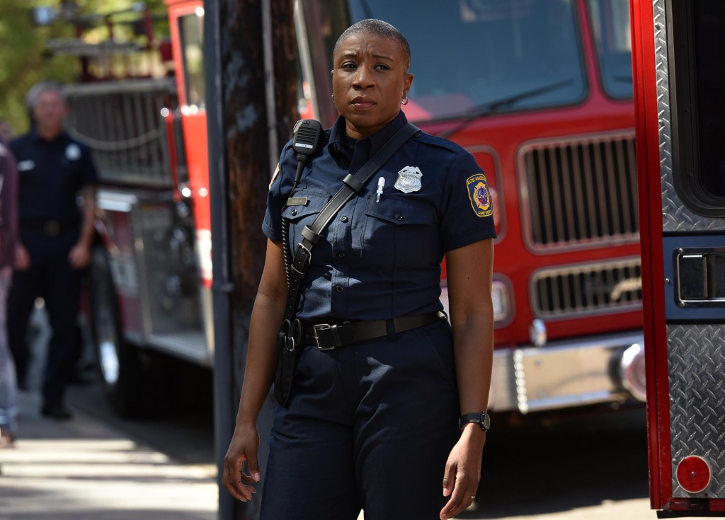 Henrietta Wilson dit aussi Hen (Aisha Hinds) est une pompier dans la caserne de la 118 de Los Angeles.