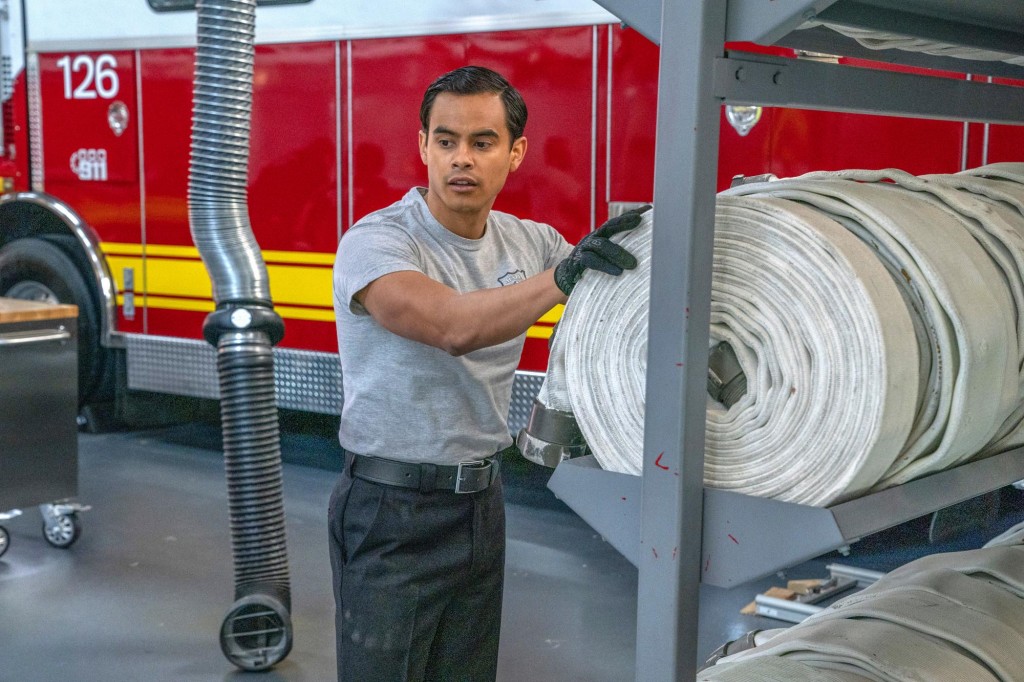 Mateo Chavez (Julian Works) est un jeune pompier au travail, il essaye tant bien que mal d'enfin réussir le test écrit après plusieurs essais infructueux.