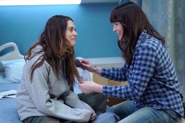 Michelle Blake (Liv Tyler) est à l'hôpital où se trouve sa soeur Iris (Lyndsy Fonseca).