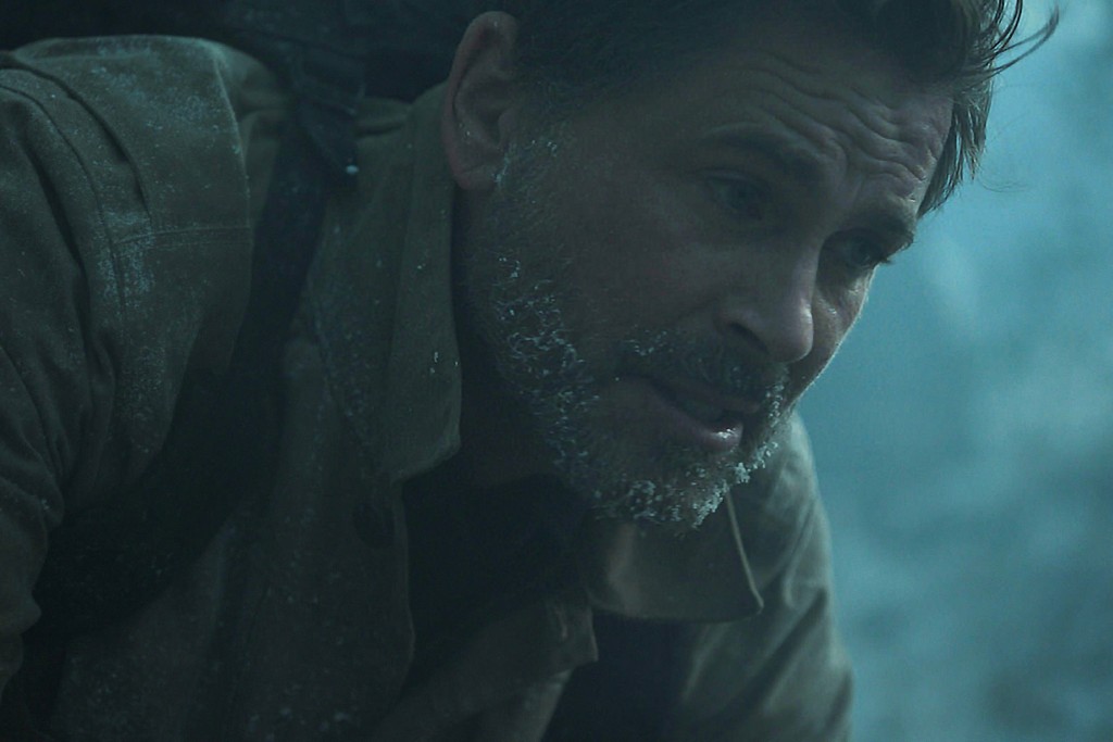 Owen (Rob Lowe) en pleine tempête de neige.