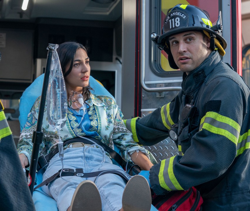 Eddie (Ryan Guzman) est auprès d'une star de cinéma sur le point d'être transportée à l'hôpital.